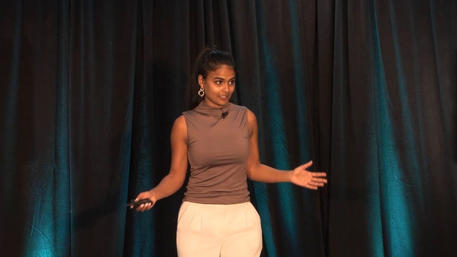 Sumona Banerji speaking at HRMCon 2026